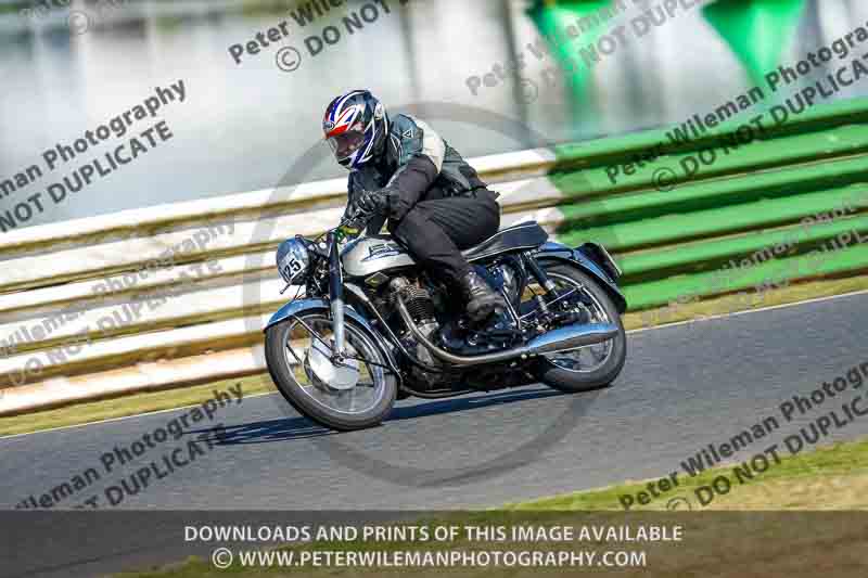 Vintage motorcycle club;eventdigitalimages;mallory park;mallory park trackday photographs;no limits trackdays;peter wileman photography;trackday digital images;trackday photos;vmcc festival 1000 bikes photographs